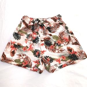 Floral belted high waisted short